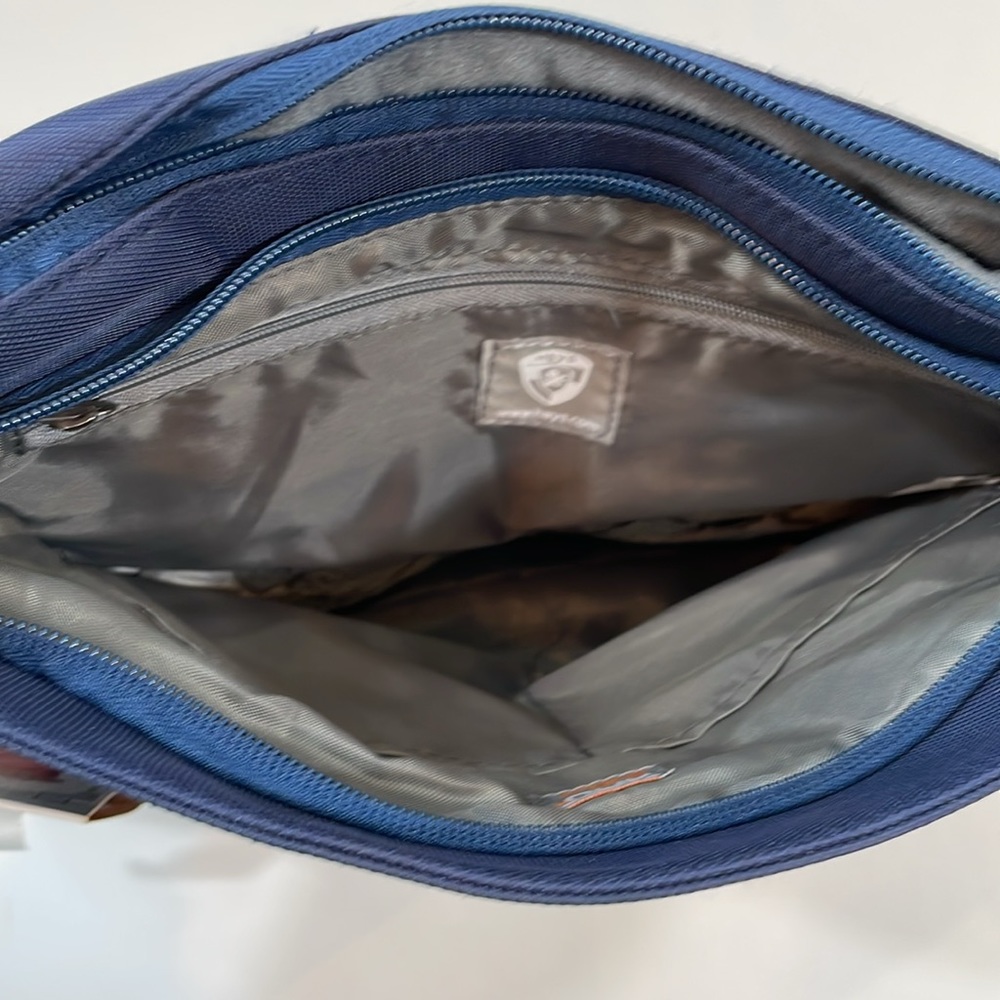 Heys Travel HiLite Crossbody Bag Navy RFID Shield Tablet Sleeve NWT - Picture 12 of 13